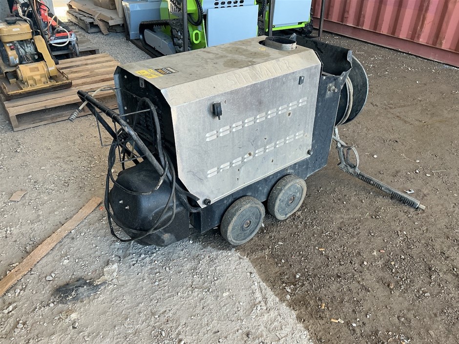 <p>Spitwater Pressure Washer </p>