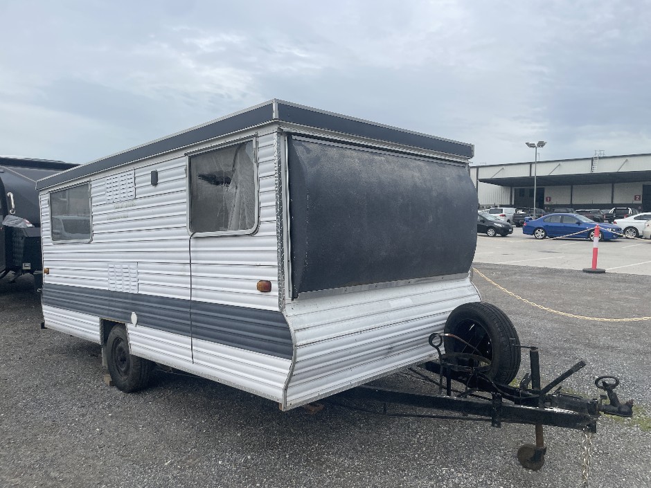 VIC-Single Axle Country Caravan