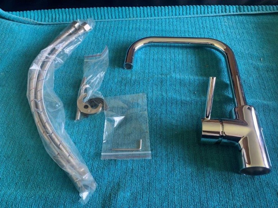 <p>1 x Single Lever Sink Mixing Tap (Unused)</p>