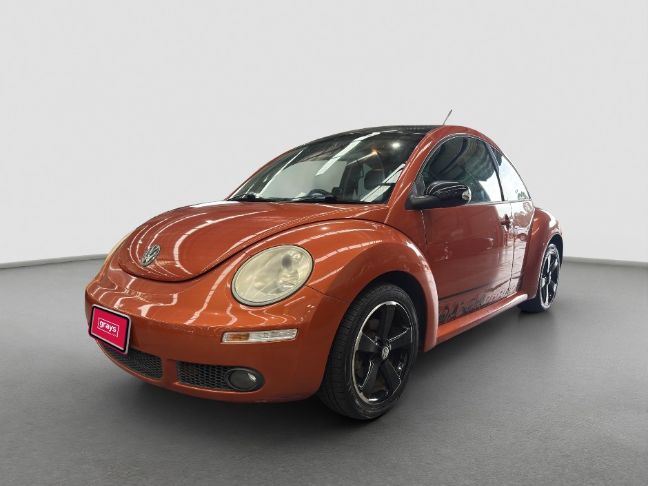 2010 Volkswagen Beetle BlackOrange Auto Petrol