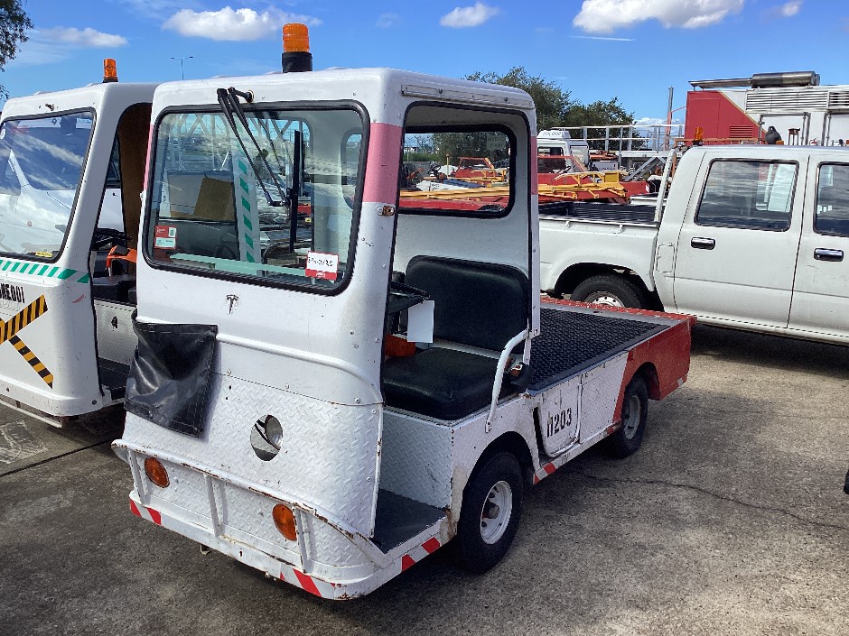 Taylor Dunn Luggage Tug