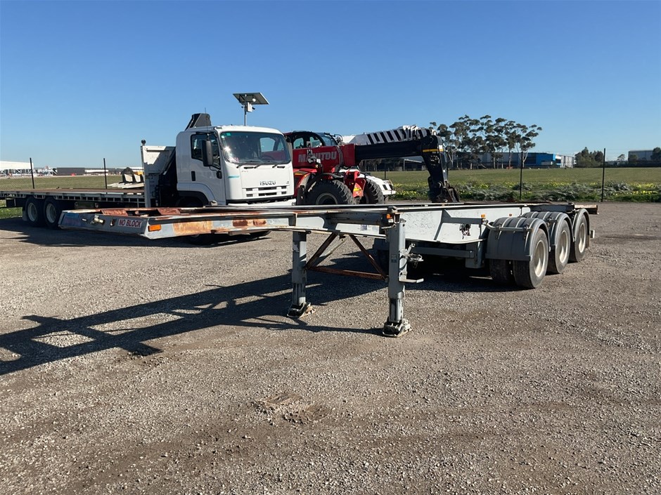 <p>2005 Maxitrans  ST3 Triaxle Skeletal Trailer</p>