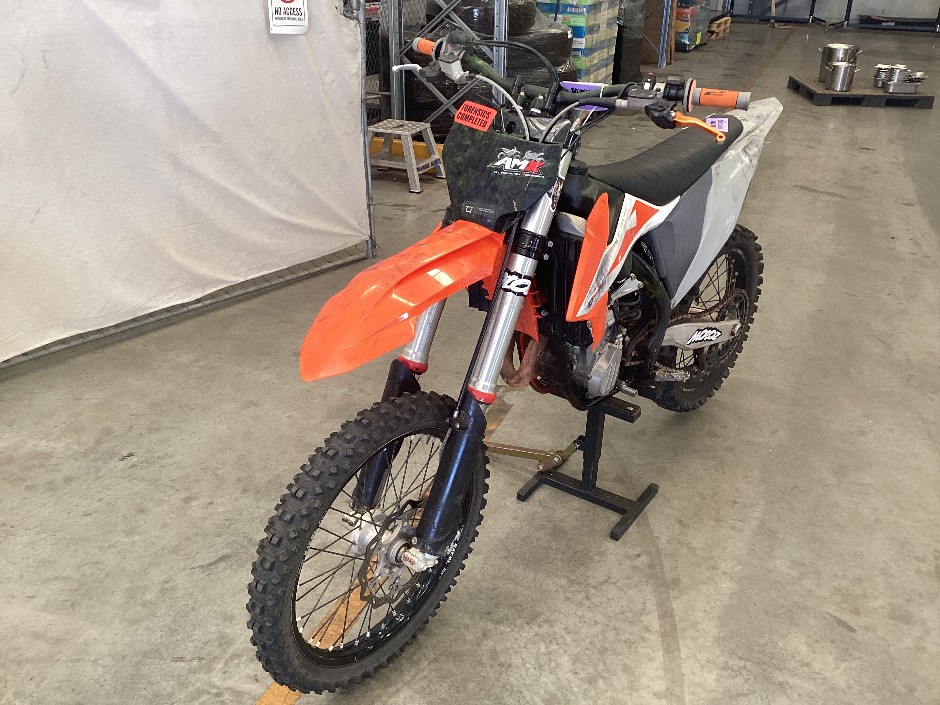 <p>KTM 250 SX-F Dirt bike Petrol</p>