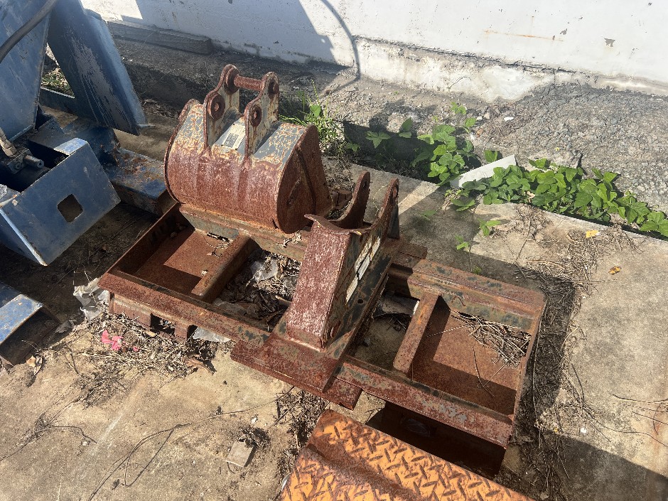Assorted Skidsteer & Mini Excavator Accessories