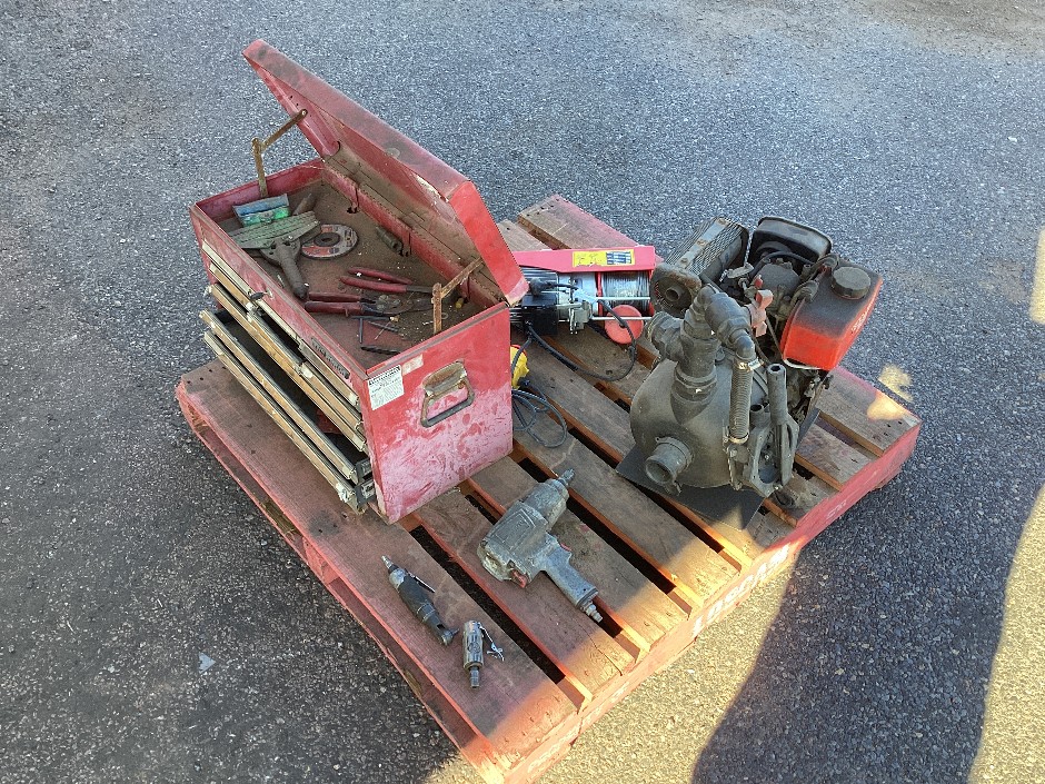 <p>Toolbox,Small Winch and Yanmar Diesel Pump</p>