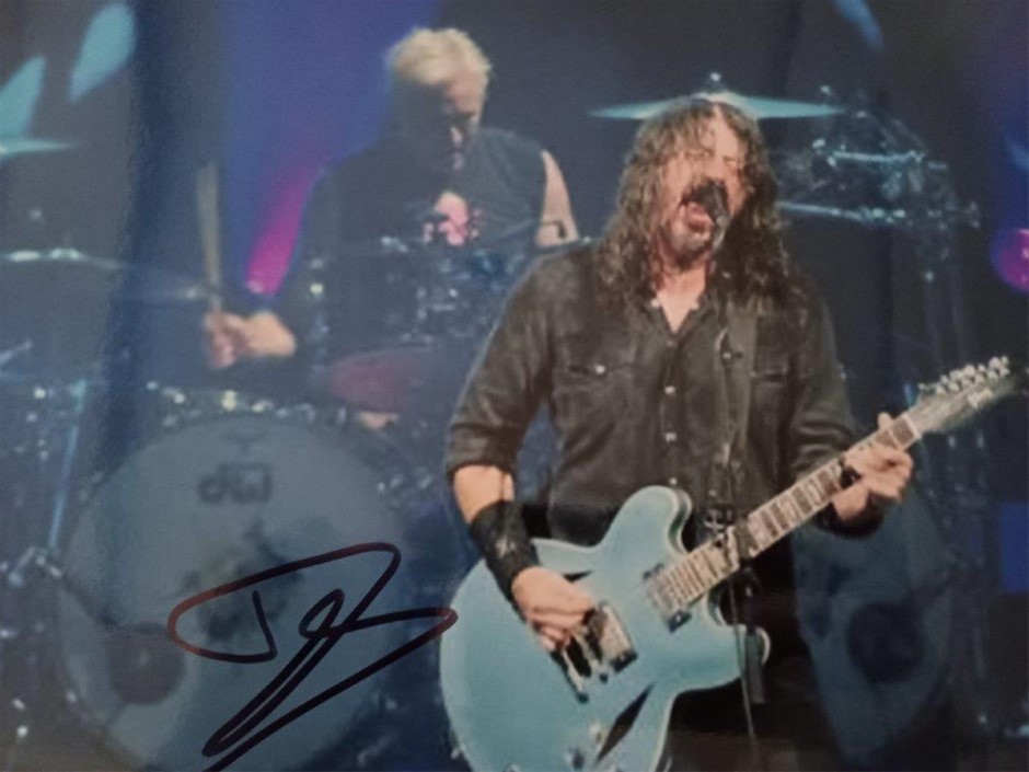 FOO FIGHTERS DAVE GROHL SIGNED PHOTO