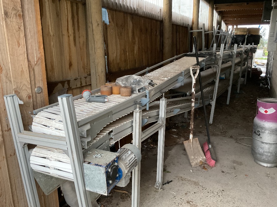 <p>Modular plastic belt conveyor</p>