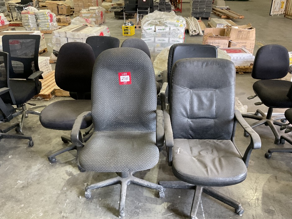 <p>Quantity of Assorted Office Chairs</p>