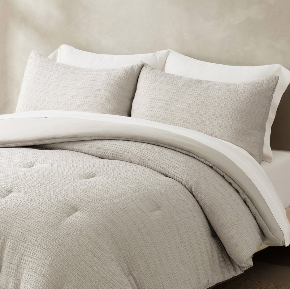 EVERGRACE 3-Piece King Size Waffle Comforter Set, White. N.B: 2 x pillowcas