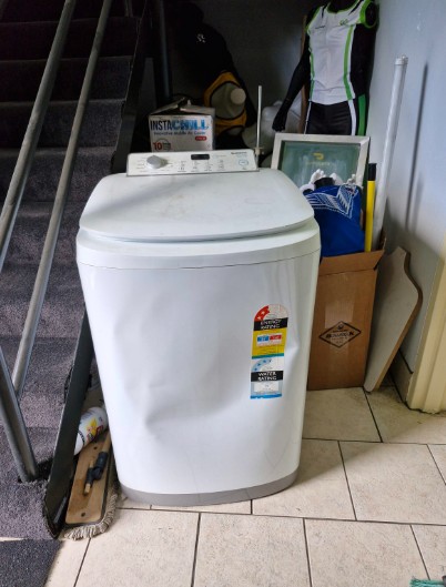 <p>Simpson Top Loading Washing Machine</p>
