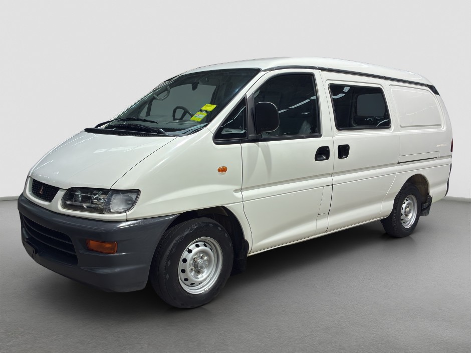 2004 Mitsubishi Express Walk-Thru Petrol