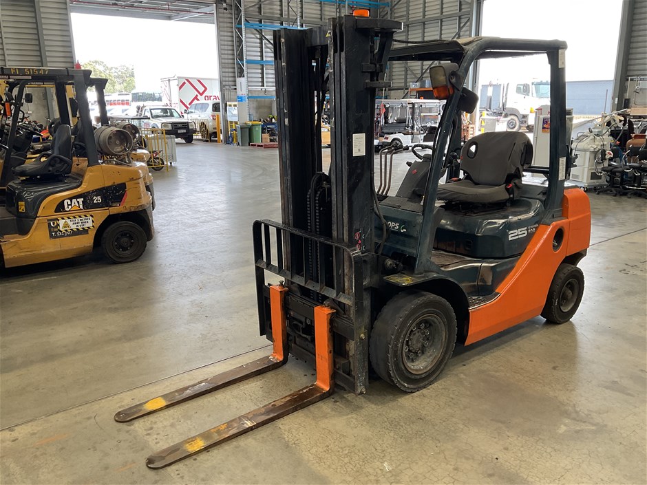 <p>Toyota 32-8FG25 Counterbalance Forklift</p>
