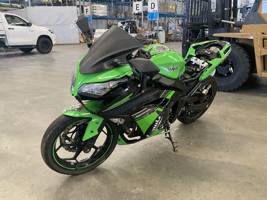 <p>2013 Kawasaki Ninja 400  Petrol</p>