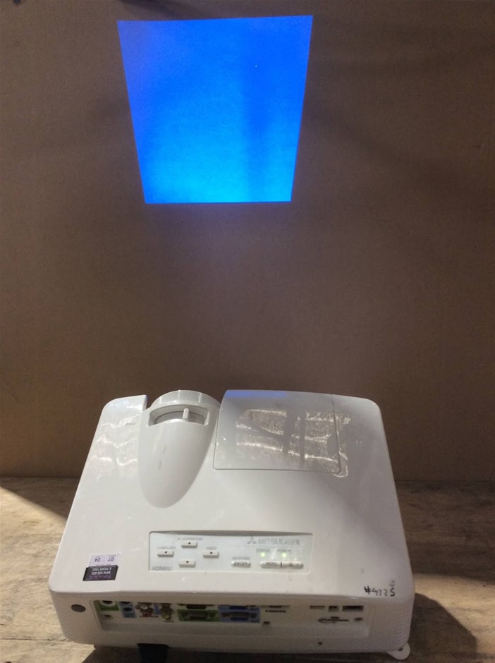 Mitsubishi XD560U DLP Projector