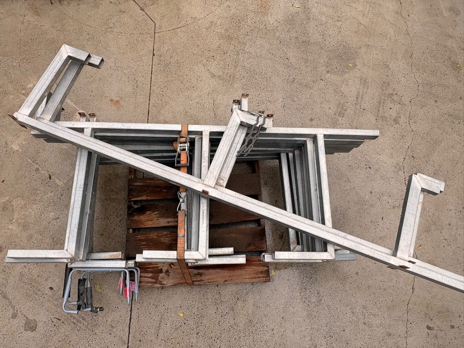 10 x Pipe/Wood Racks