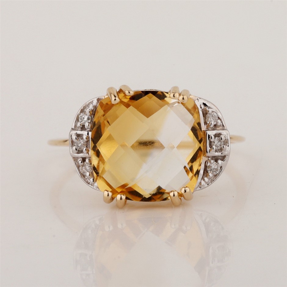 Yellow Gold Natural London Blue Topaz / Natural White Topaz Ring