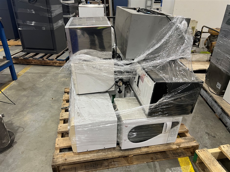 2 x pallets of Kitchen Equipment