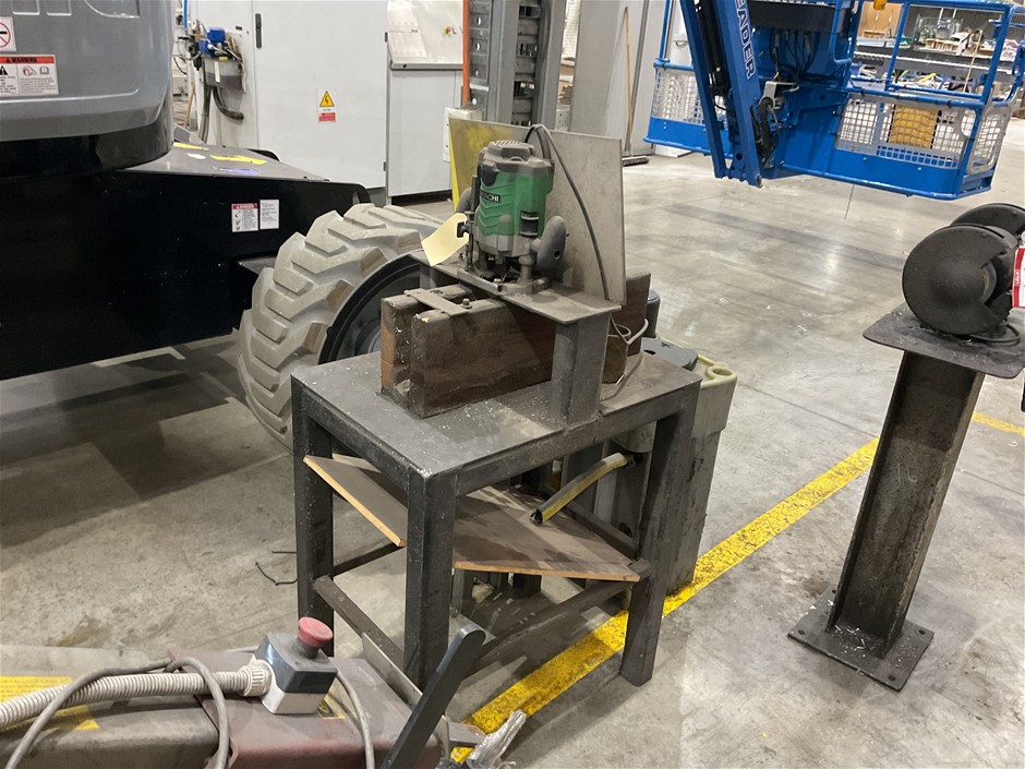Hitachi Plunge router on steel frame bench