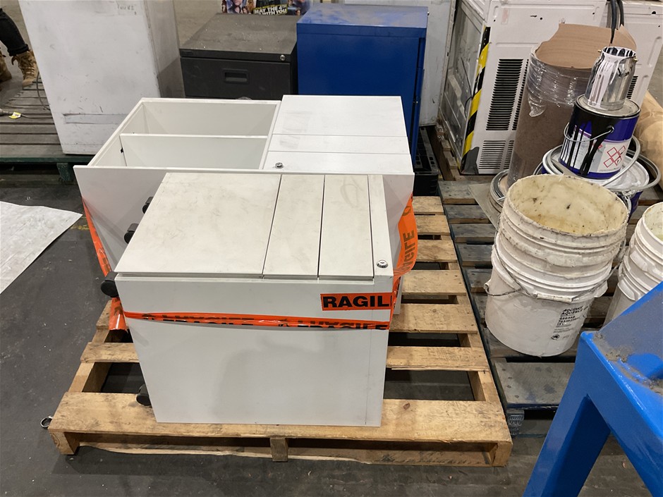 Pallet comprising of 2x cabinets