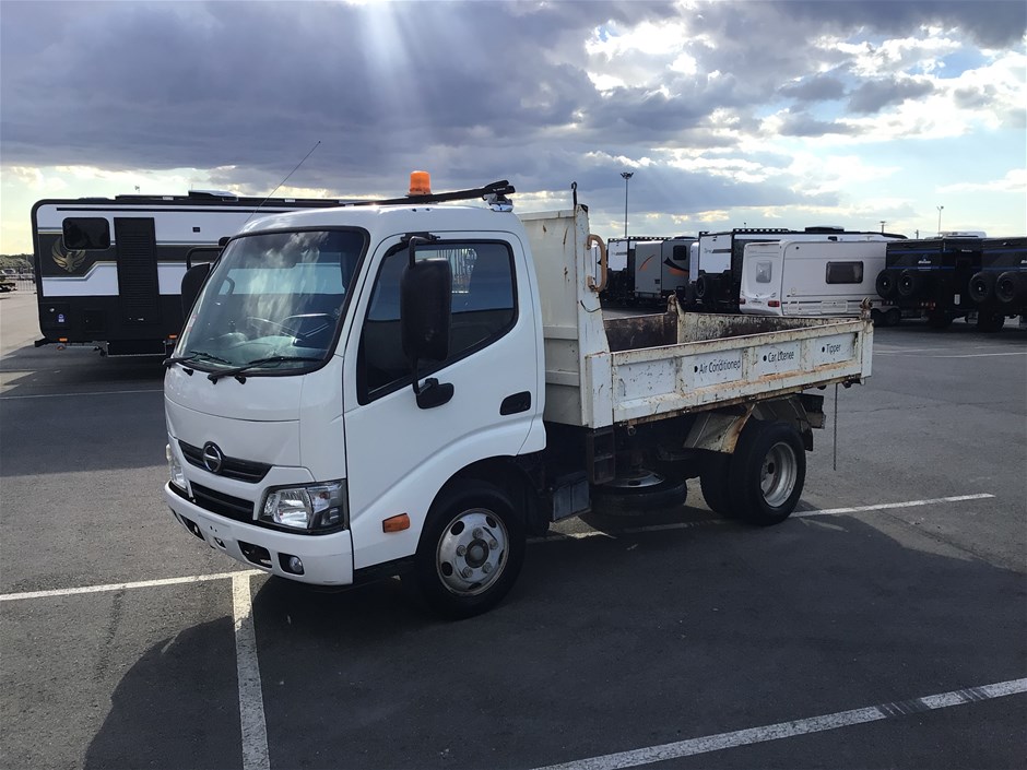 <p>2018 Hino 300 4 x 2 Tipper Truck</p>