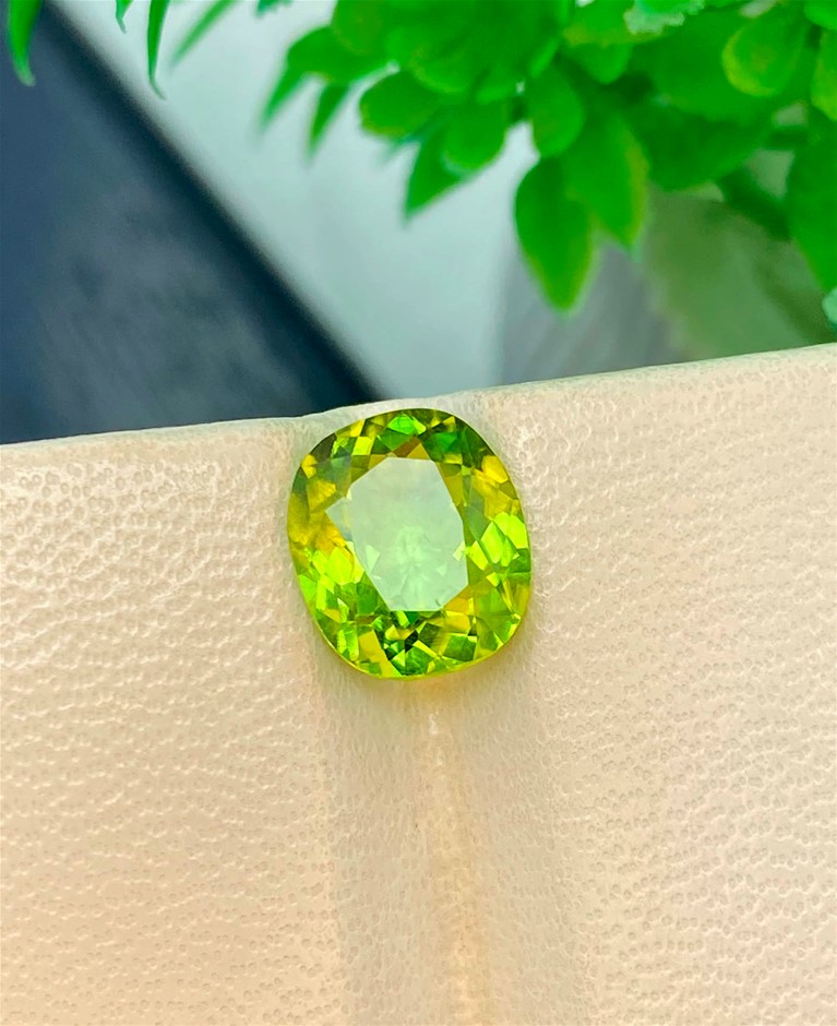 2.90 CT Splendid Natural Peridot