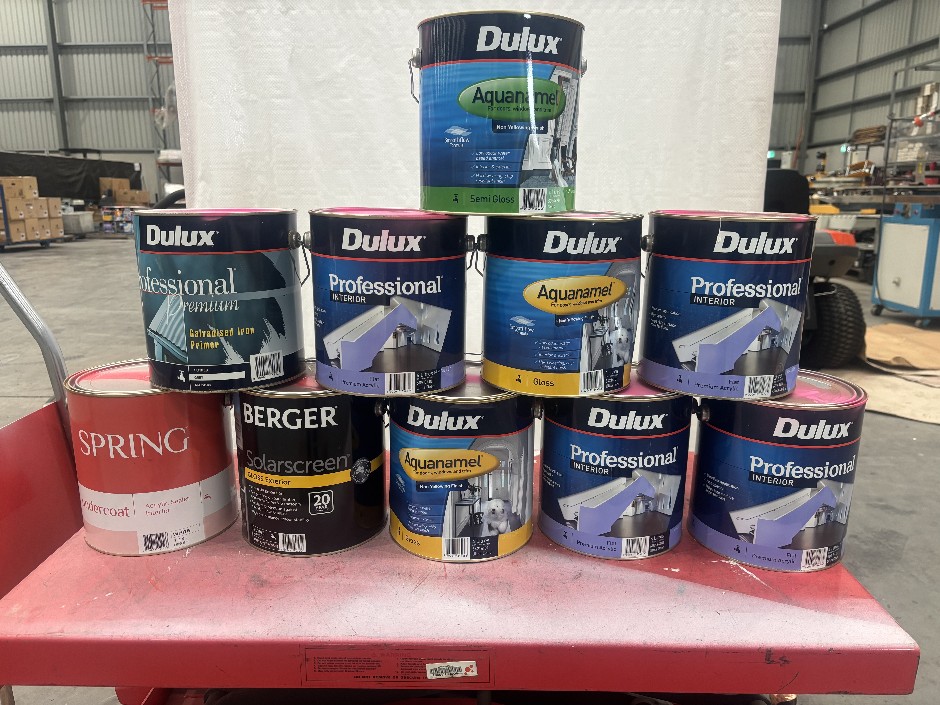 <p>39 x Assorted 4L Paint Tins – Dulux, Berger, Spring & assorted.</p>