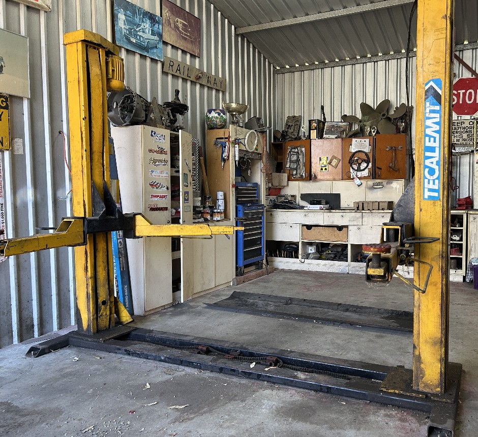 <p>Tecalemit Two Post Hoist</p>