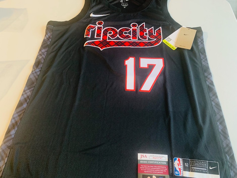 <p>Shaedon Sharpe Signed Jersey - ROOKIE AUTO - JSA authentication</p>