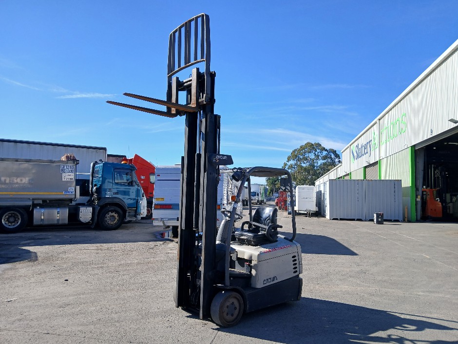 <p>Crown SC4500 Electric Forklift</p>