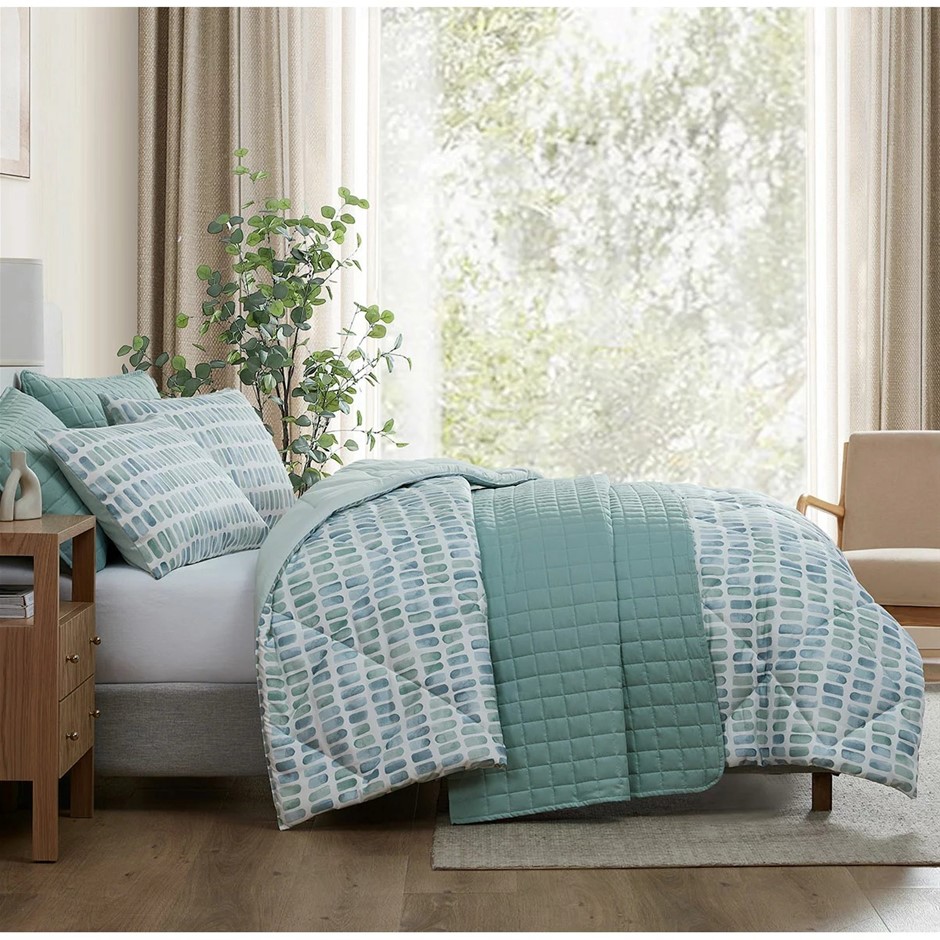 JENNIFER ADAMS Comforter Set Queen 6 Piece Set, Nolan Seaglass.