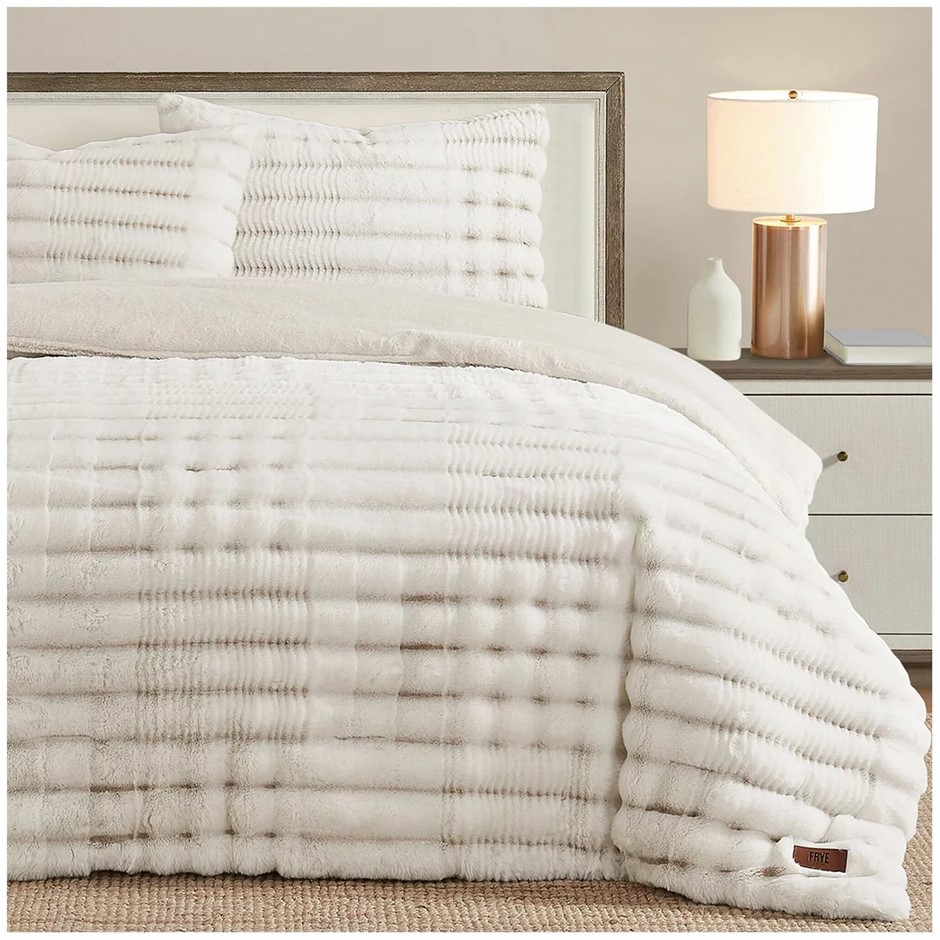 FRYE CHANNEL Comforter Set 3-Piece Set, Queen, Cream. NB: 2x missing pillow