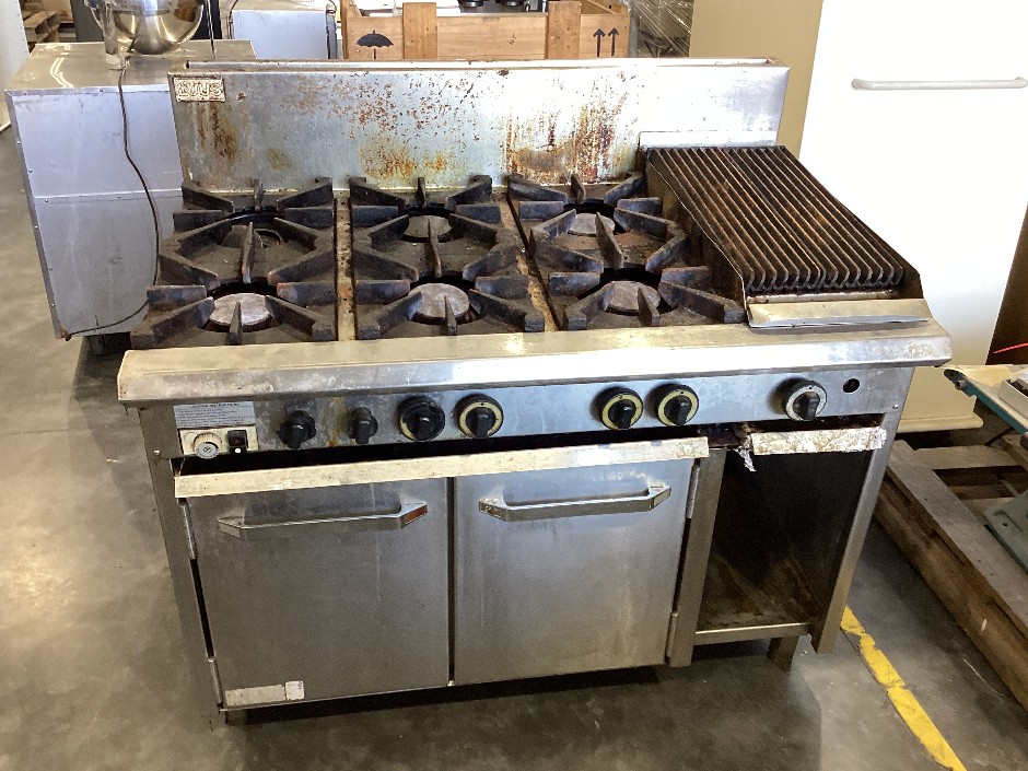 <p>LUUS 6 Burner Chargrill Oven Range</p>