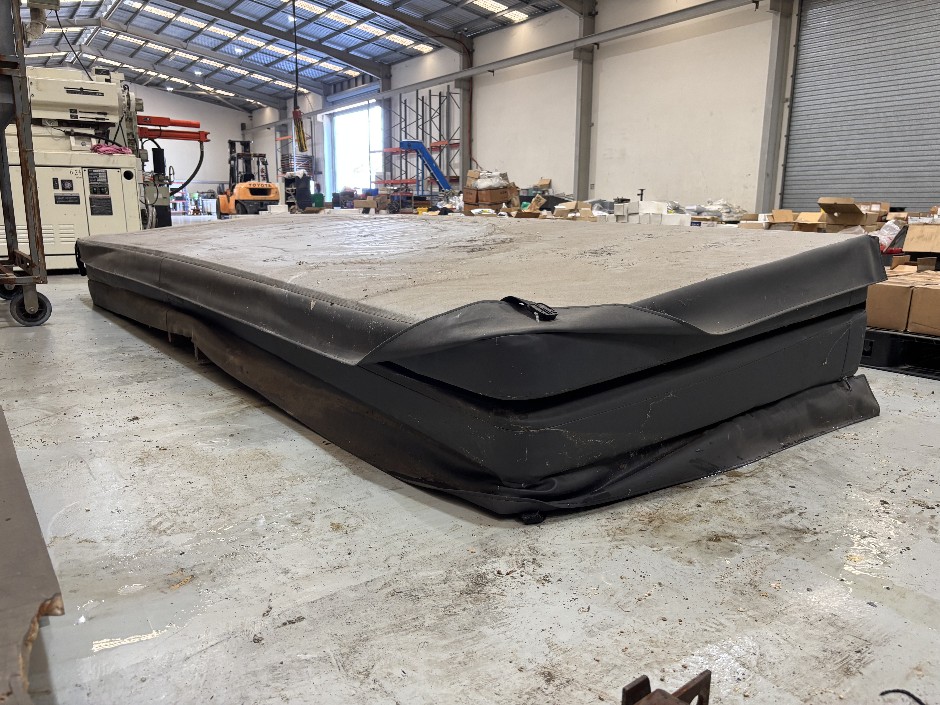 <p>3800mm x 2300mm Spa Bath Protective Cover</p>