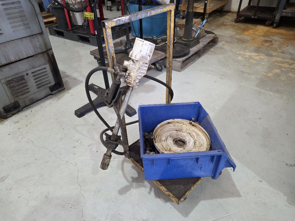 <p>Pneumatic Grease Gun</p>