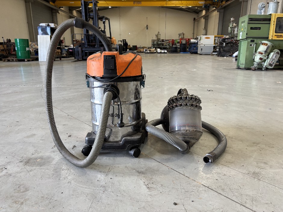 <p>2 x Vacuums</p>