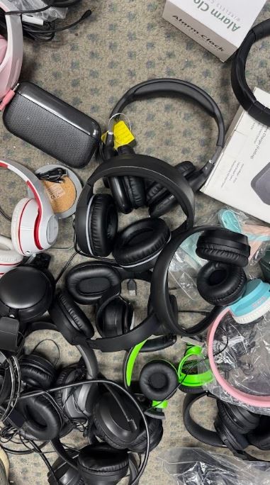 CLOSING DOWN SALE: Large quantity of headphones and wireless chargers