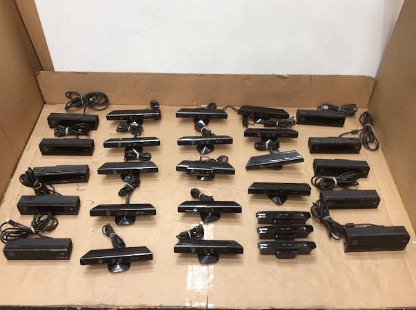 Logitech&Microsoft Xbox 360 Mixed Webcam/Kinect Sensor (Lot of 27)