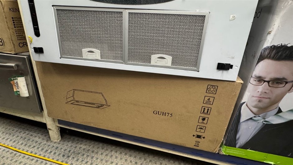 CLOSING DOWN SALE: Rangehood