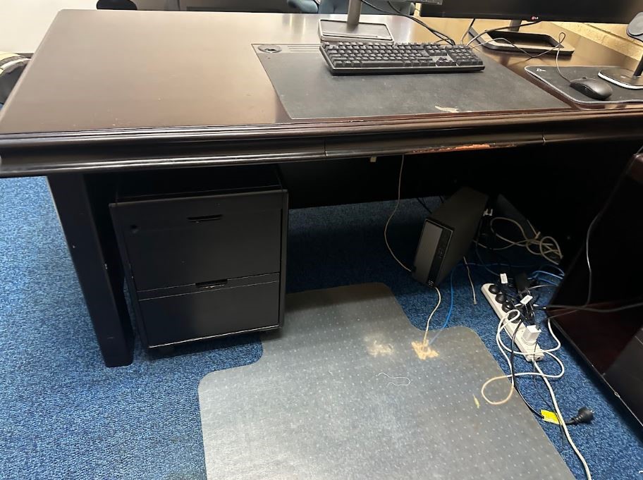 CLOSING DOWN SALE: Large quantity of office equiptment