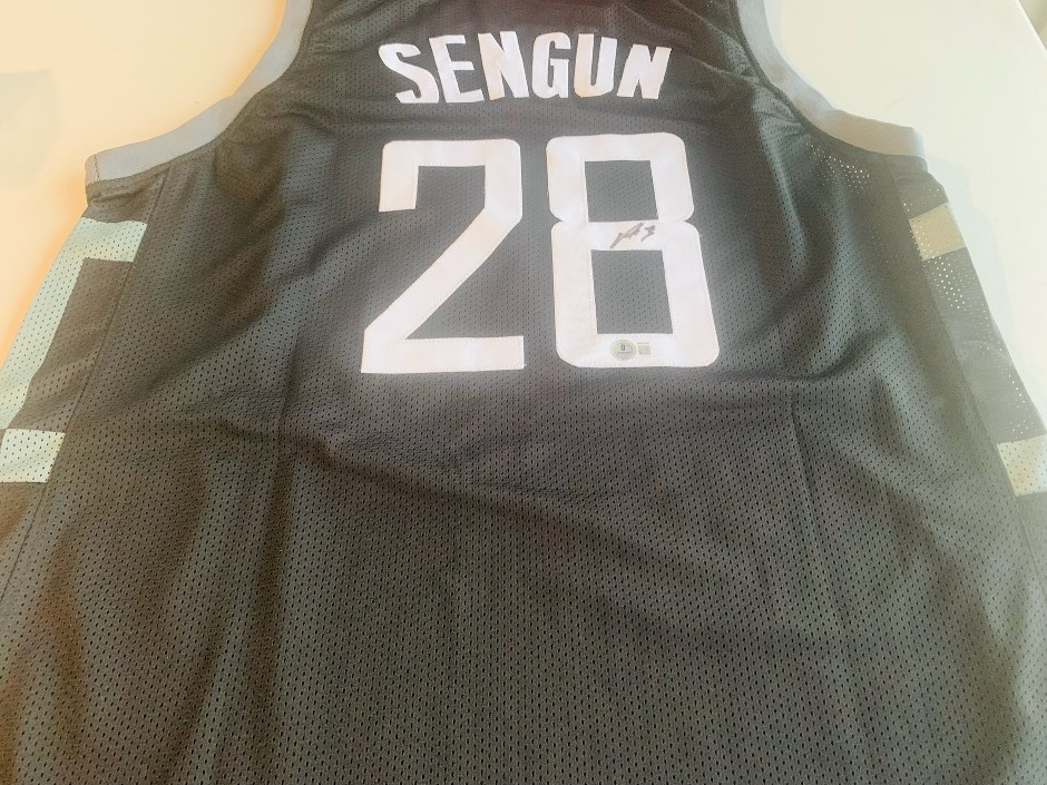 <p>Alperen Sengun signed Jersey - Houston Rockets - Beckett authenticity</p