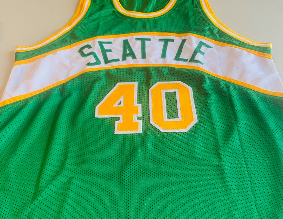 Shawn Kemp signed Jersey - Seattle SuperSonics - Beckett authentication<