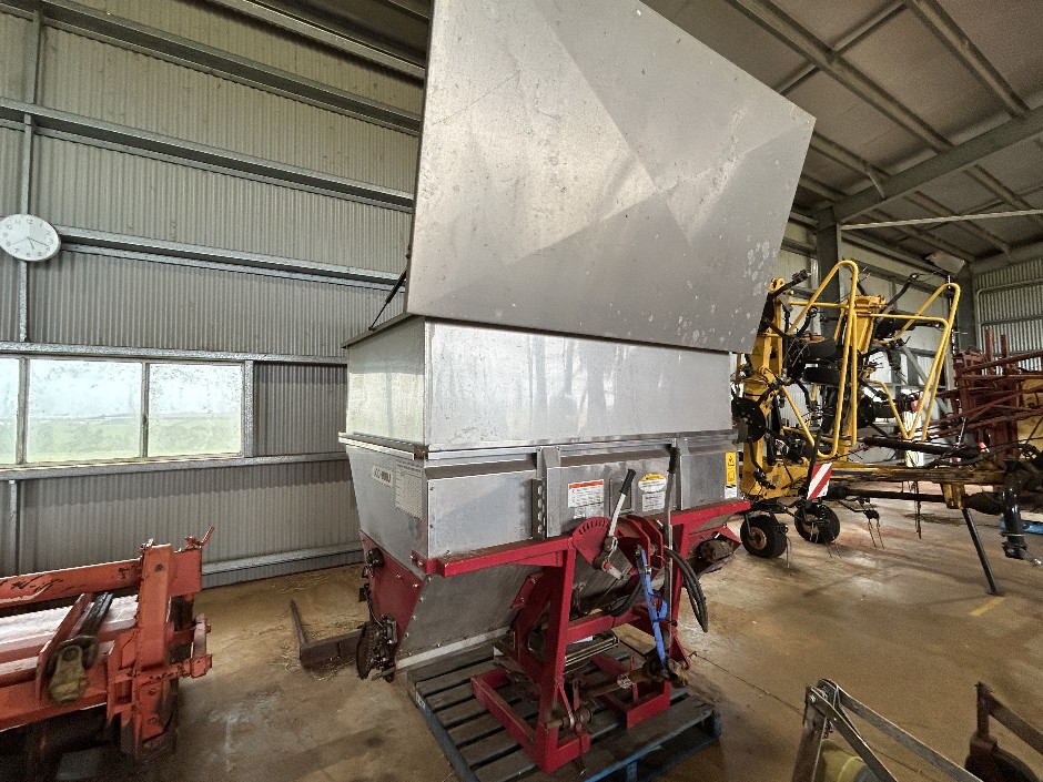 2021 IRIS 20D-900J Multipurpose Double Disc Fertiliser Spreader