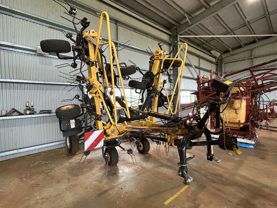 2020 New Holland ProTed 880T Twin Rotor Tedder