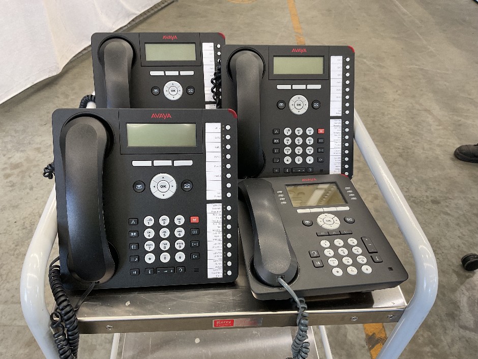 AVAYA Desk Phones x4
