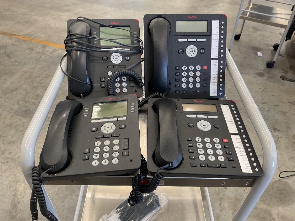 AVAYA Desk Phones x4