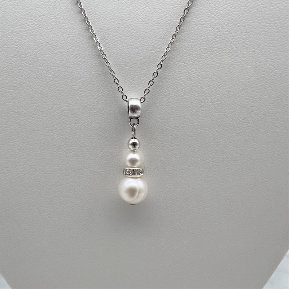 Pearl Pendant Necklace