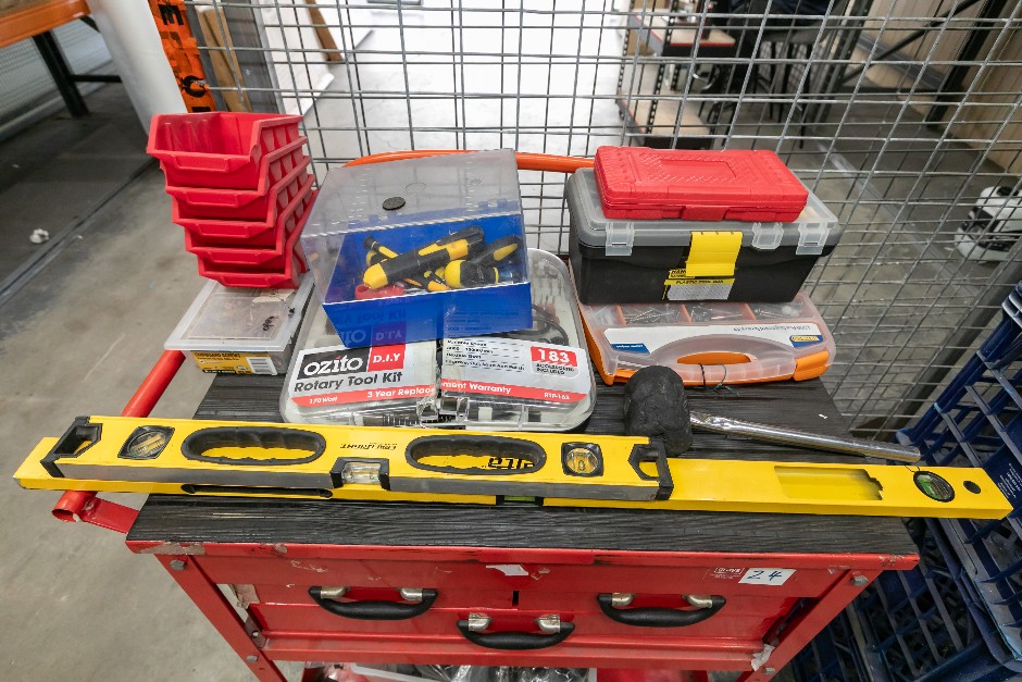 <p>Mobile Tool Trolley & Contents</p>