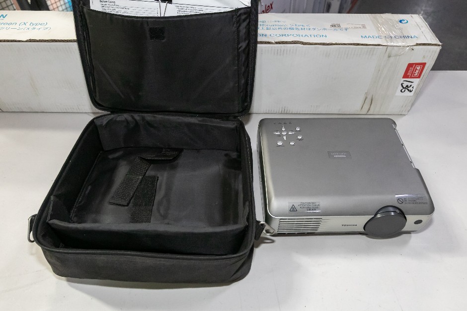 <p>Toshiba TLP-T620 Projector & Screen</p>