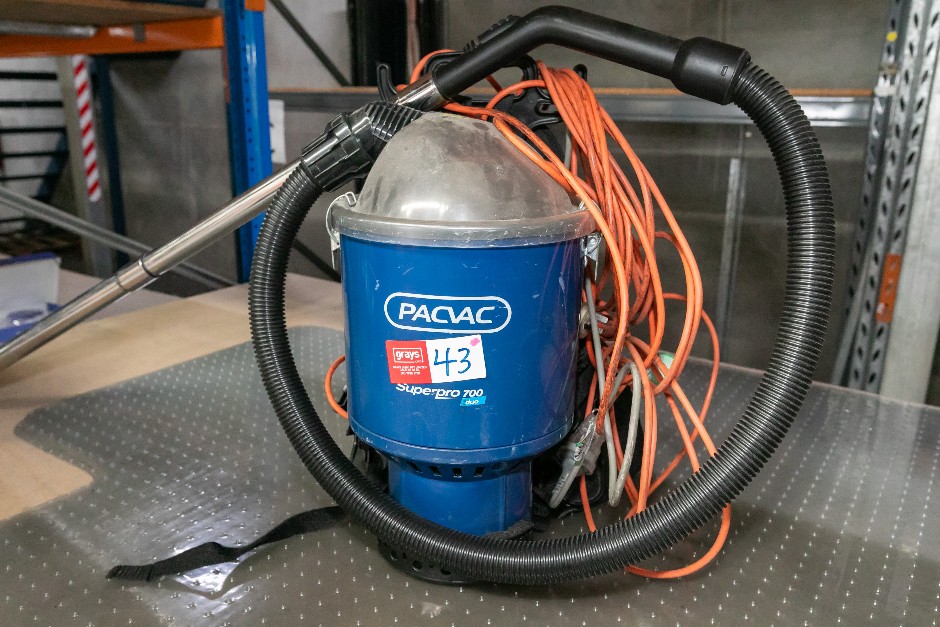 <p>PACVAC Super Pro 700 Back Pack Vacuum Cleaner</p>