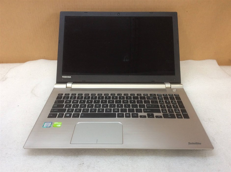 TOSHIBA P50-C Laptop I7-6500U 8GBRAM 500GB